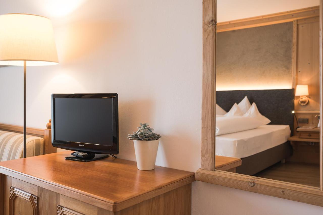 Hotel Alpenhof Tirolo Ngoại thất bức ảnh