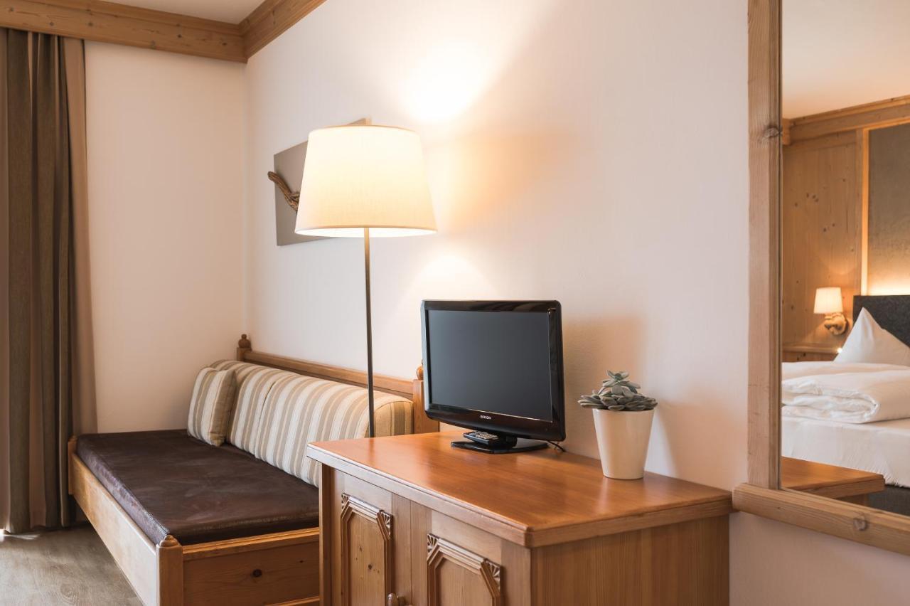 Hotel Alpenhof Tirolo Ngoại thất bức ảnh